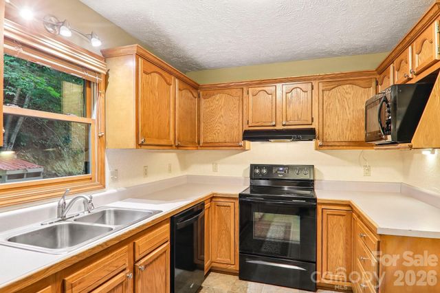 36 Nicholas Lane, Maggie Valley, NC 28751