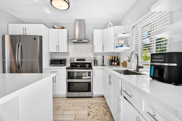 2012 N 31st Rd, Hollywood, FL 33021