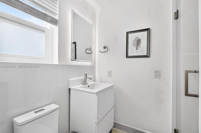 2012 N 31st Rd, Hollywood, FL 33021