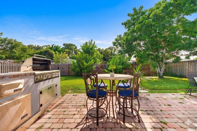 2012 N 31st Rd, Hollywood, FL 33021