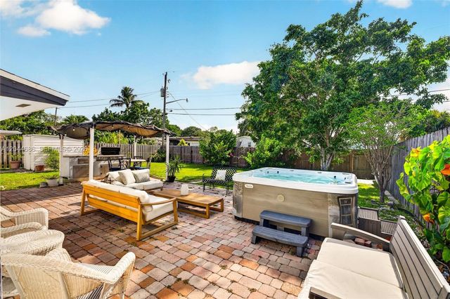 2012 N 31st Rd, Hollywood, FL 33021