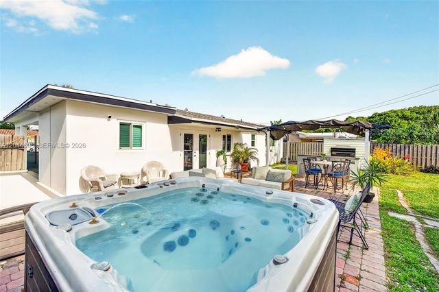 2012 N 31st Rd, Hollywood, FL 33021