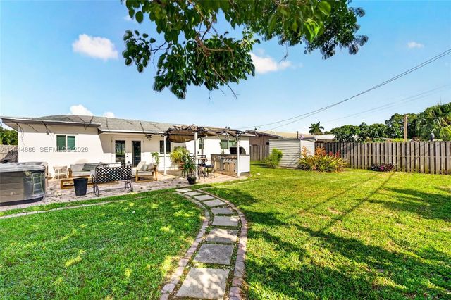 2012 N 31st Rd, Hollywood, FL 33021