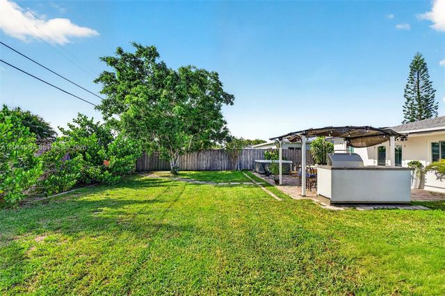 2012 N 31st Rd, Hollywood, FL 33021