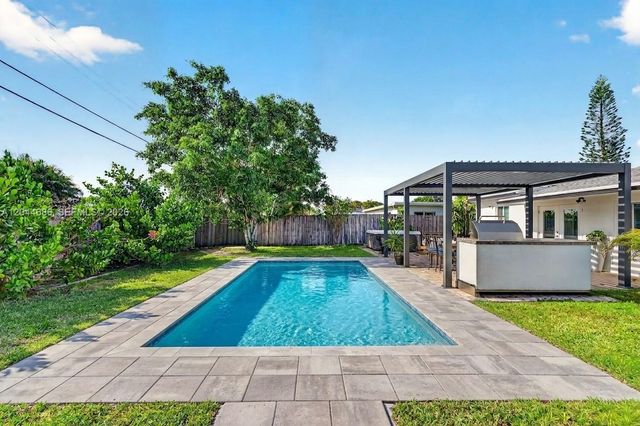 2012 N 31st Rd, Hollywood, FL 33021