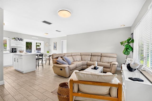2012 N 31st Rd, Hollywood, FL 33021