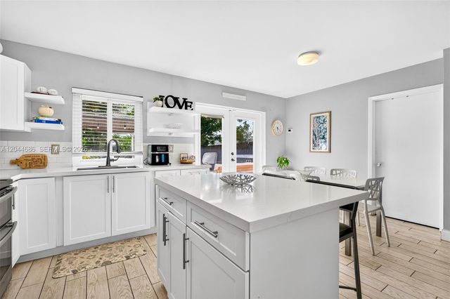 2012 N 31st Rd, Hollywood, FL 33021
