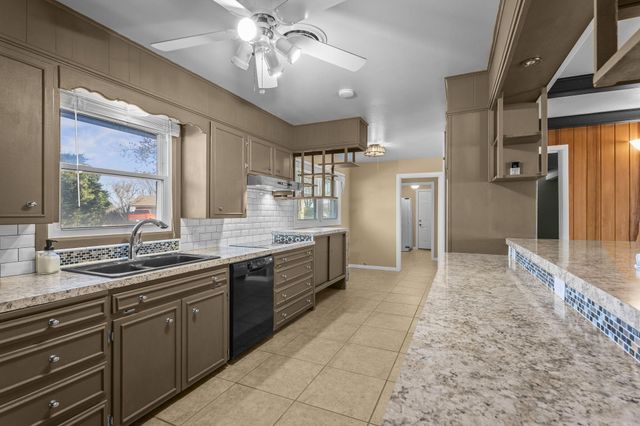 407 North Drive, Abernathy, TX 79311