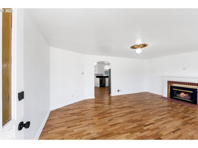 5825 Sw LOMBARD Ave, Beaverton, OR 97005