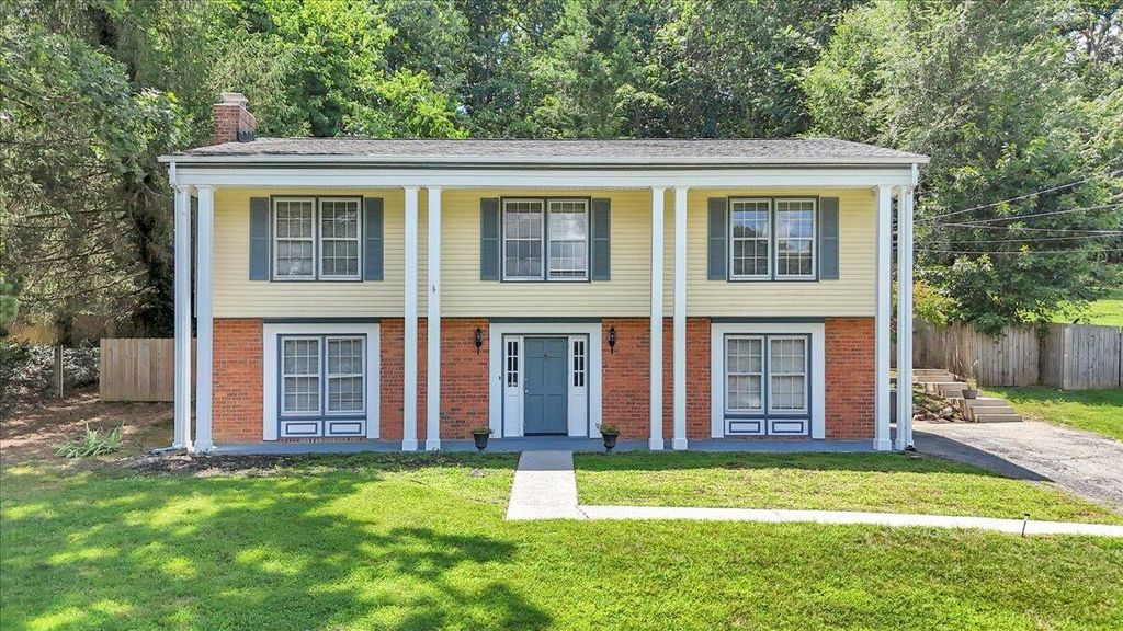 4005 Chaparral DR, Roanoke, VA 24018