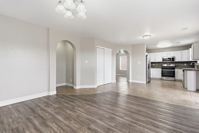 721 Valley Meadows Drive NE, Rio Rancho, NM 87144