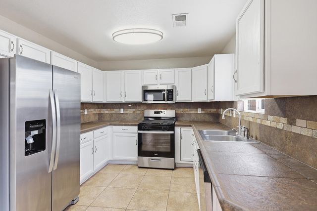 721 Valley Meadows Drive NE, Rio Rancho, NM 87144
