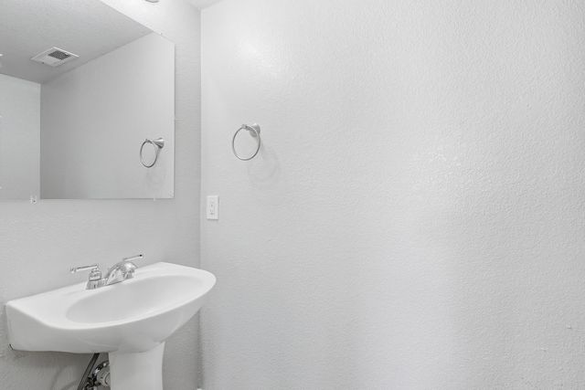 721 Valley Meadows Drive NE, Rio Rancho, NM 87144