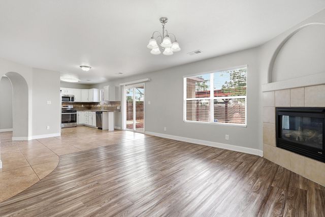 721 Valley Meadows Drive NE, Rio Rancho, NM 87144