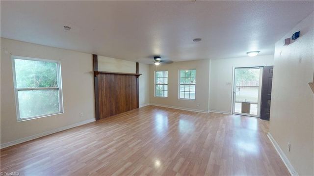 4209 Oak Pointe Drive, Winston-salem, NC 27105