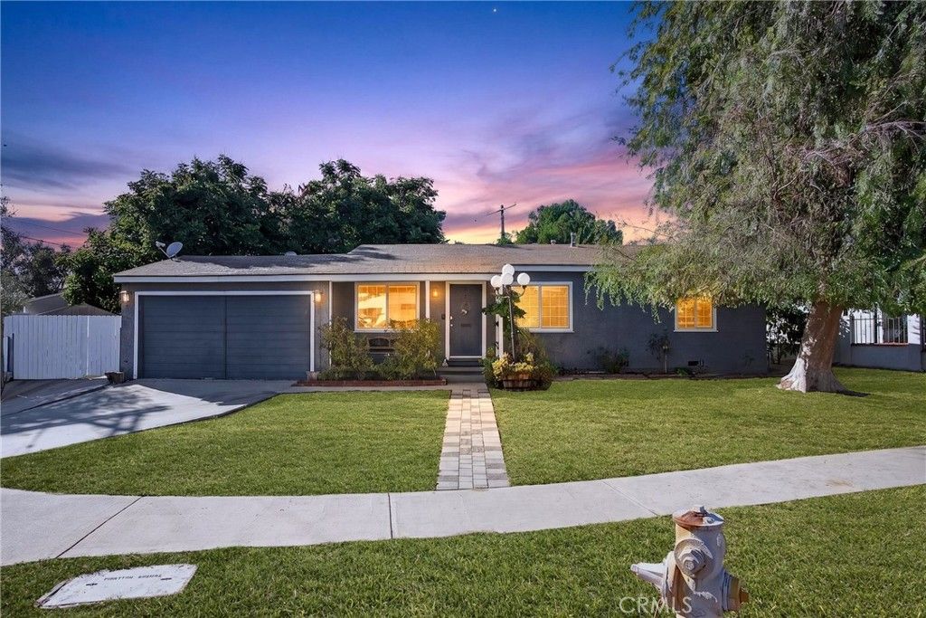 8330 Stansbury Avenue, Panorama City, CA 91402 — exterior