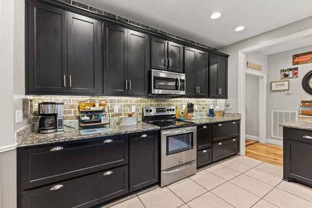 6734 Burgess Gower Rd, Cedar Hill, TN 37032