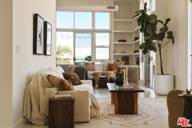 13320 Beach Avenue 403, Los Angeles, CA 90292