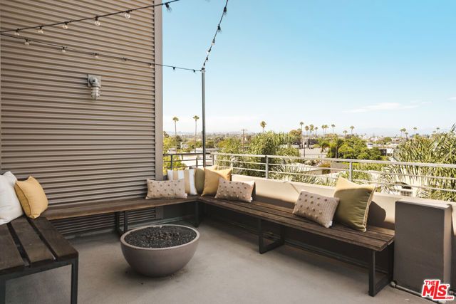 13320 Beach Avenue 403, Los Angeles, CA 90292