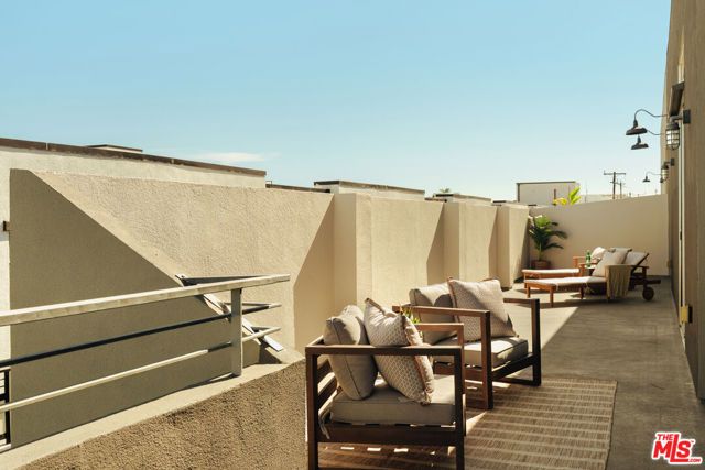 13320 Beach Avenue 403, Los Angeles, CA 90292