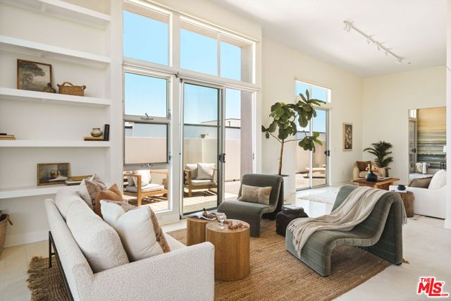 13320 Beach Avenue 403, Los Angeles, CA 90292