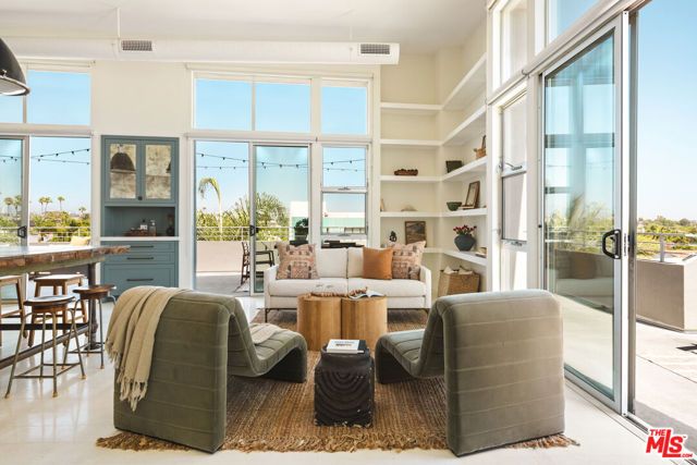 13320 Beach Avenue 403, Los Angeles, CA 90292