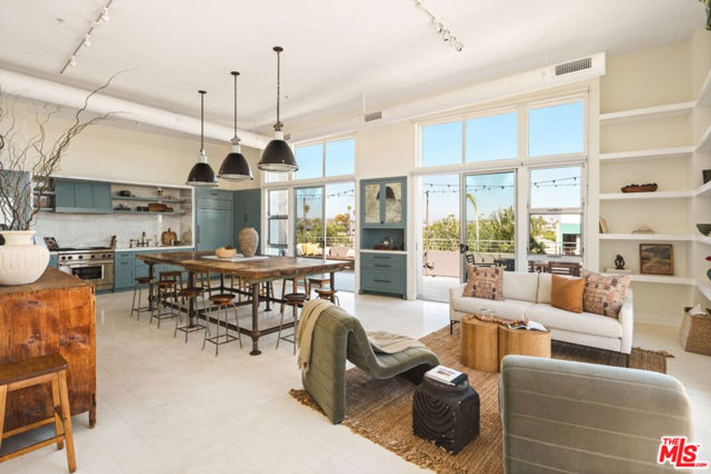 13320 Beach Avenue 403, Los Angeles, CA 90292