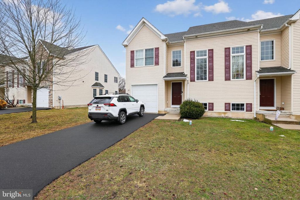 135 SUGARBUSH DR, Perkasie, PA 18944