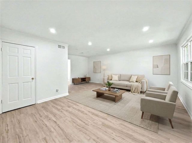 270 Winding River Road H, Atlanta, GA 30350