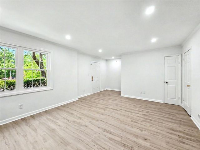 270 Winding River Road H, Atlanta, GA 30350