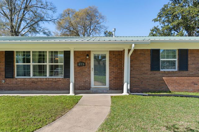 653 NE Golf Course Drive, Fort Walton Beach, FL 32547