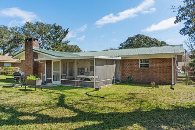 653 NE Golf Course Drive, Fort Walton Beach, FL 32547