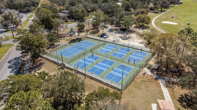 653 NE Golf Course Drive, Fort Walton Beach, FL 32547