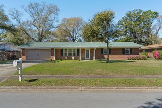 653 NE Golf Course Drive, Fort Walton Beach, FL 32547