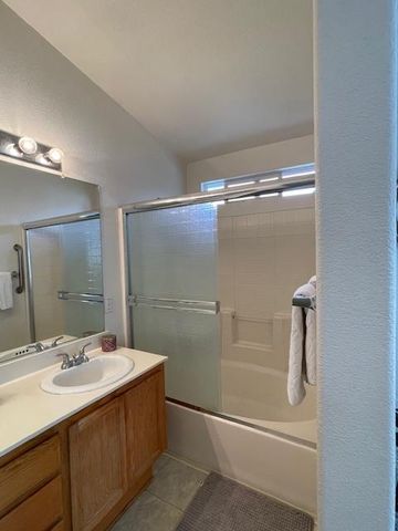 196 Dyer Ave, Manteca, CA 95336