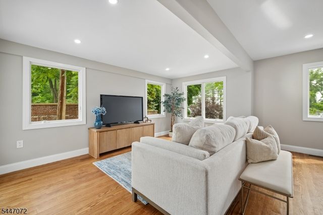 145 Glen Ave, Millburn Twp., NJ 07041