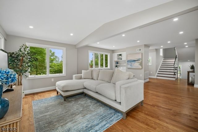 145 Glen Ave, Millburn Twp., NJ 07041