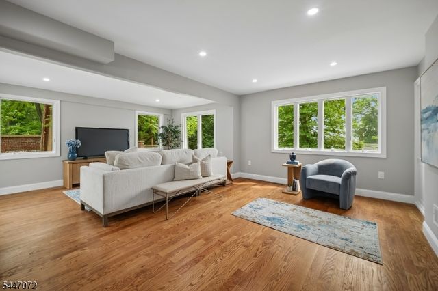 145 Glen Ave, Millburn Twp., NJ 07041