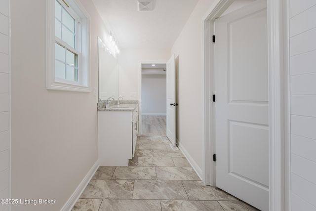 200 Rock Ridge Rd, Brandenburg, KY 40108