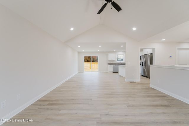 200 Rock Ridge Rd, Brandenburg, KY 40108