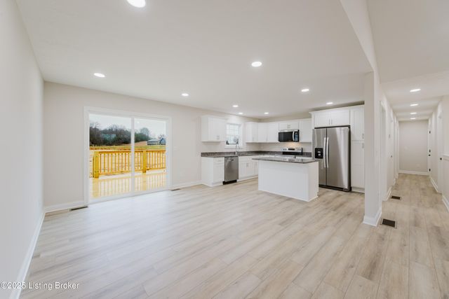 200 Rock Ridge Rd, Brandenburg, KY 40108