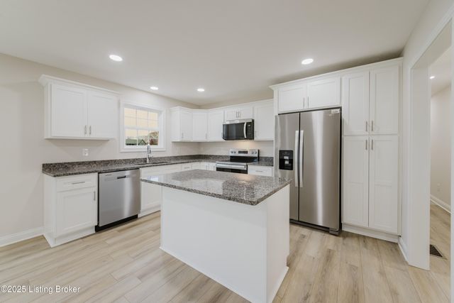 200 Rock Ridge Rd, Brandenburg, KY 40108