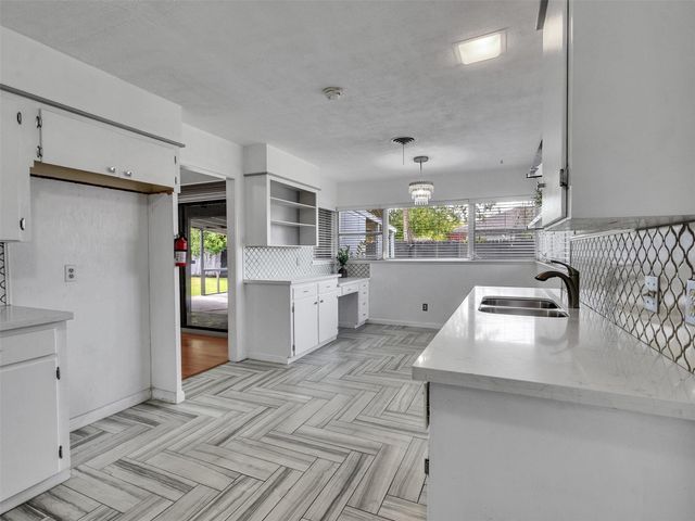 2011 Durrain Ferry Road, Baytown, TX 77520