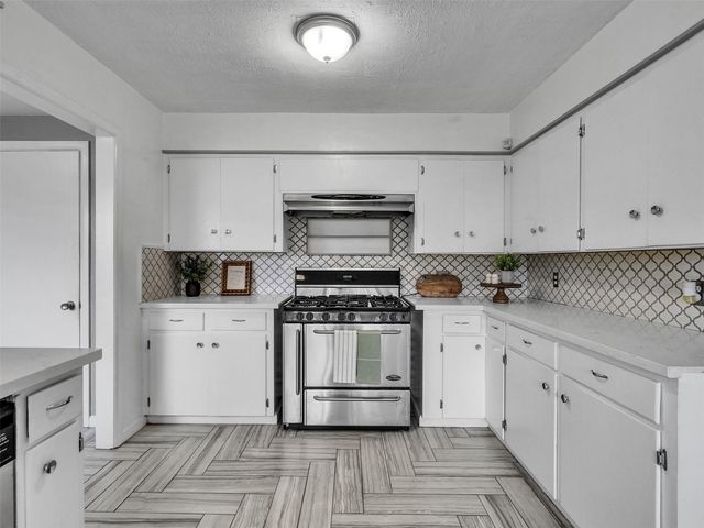 2011 Durrain Ferry Road, Baytown, TX 77520