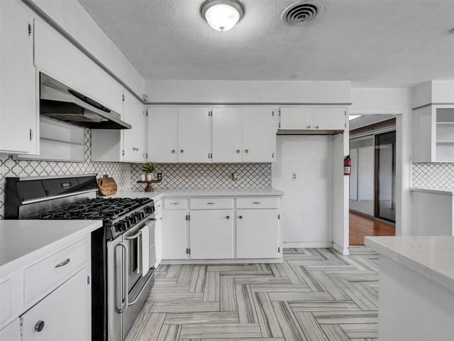 2011 Durrain Ferry Road, Baytown, TX 77520