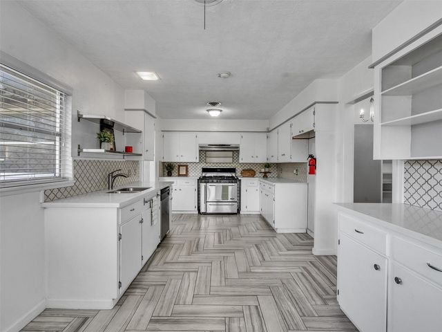 2011 Durrain Ferry Road, Baytown, TX 77520