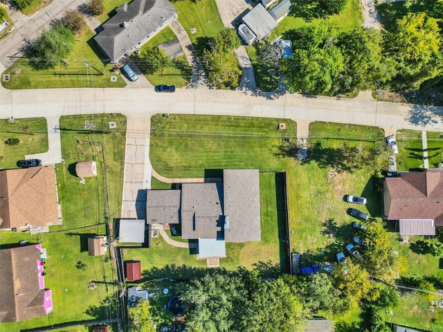 2011 Durrain Ferry Road, Baytown, TX 77520