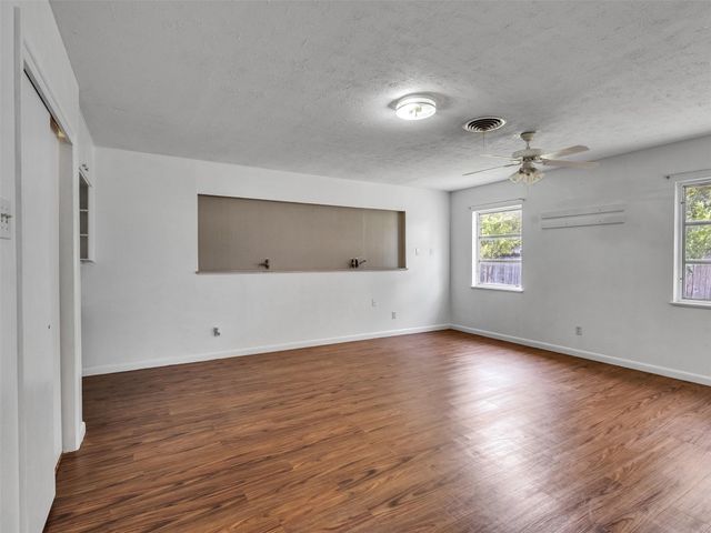 2011 Durrain Ferry Road, Baytown, TX 77520