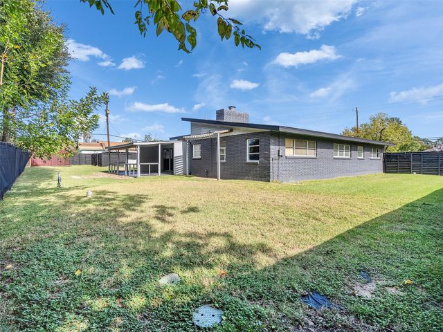 2011 Durrain Ferry Road, Baytown, TX 77520