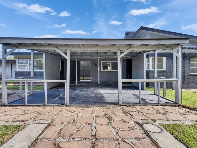 2011 Durrain Ferry Road, Baytown, TX 77520